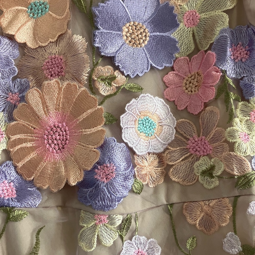 NWT Chicwish 3D Floral Dress - Picture 3 of 4
